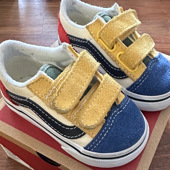 Kids Old Skool Vans Sneakers - Picture 1 of 7